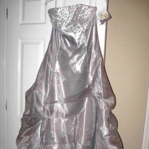 Prom dress - never worn
